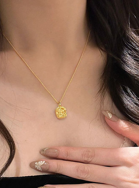 爆闪小方糖吊坠女黄金色方糖项链花丝编织纹理小方糖锁骨链送女友