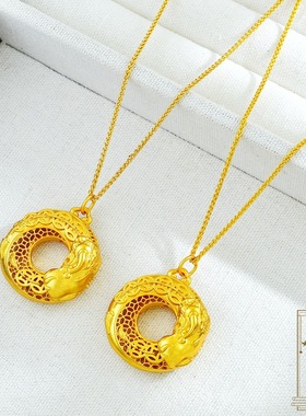 2025新款古法沙金镂空五帝钱吞金兽平安扣项链新中式高级感毛衣链