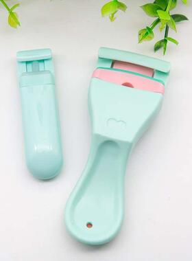 EyelashCurPticHand-ob