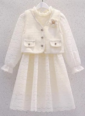 软装设计可爱卡通小熊儿童女孩房衣柜童装组合摆件连衣裙无袖蕾丝