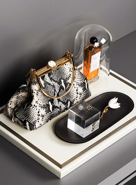 轻奢样板房衣帽间软装咖色系女装样板间衣柜摆件饰品鞋子衣服包包