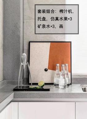 现代轻奢样板房厨房吧台咖啡主题挂画花艺托盘酒具装饰组合摆件