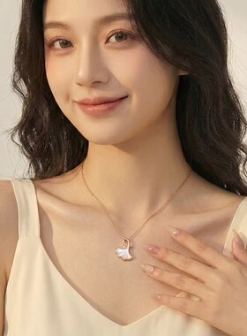 新加坡chomel小杏运项链女轻奢小众高级感吊坠精致锁骨链闺蜜礼物