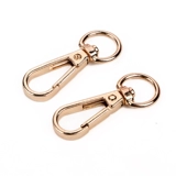 Девять -лежащая старая старая магазин с четырьмя цветными мешками для кольца пакеты аксессуары аппаратные пряжки металлическая пряжка с пряжкой с пряжкой с пряжкой с пряжкой