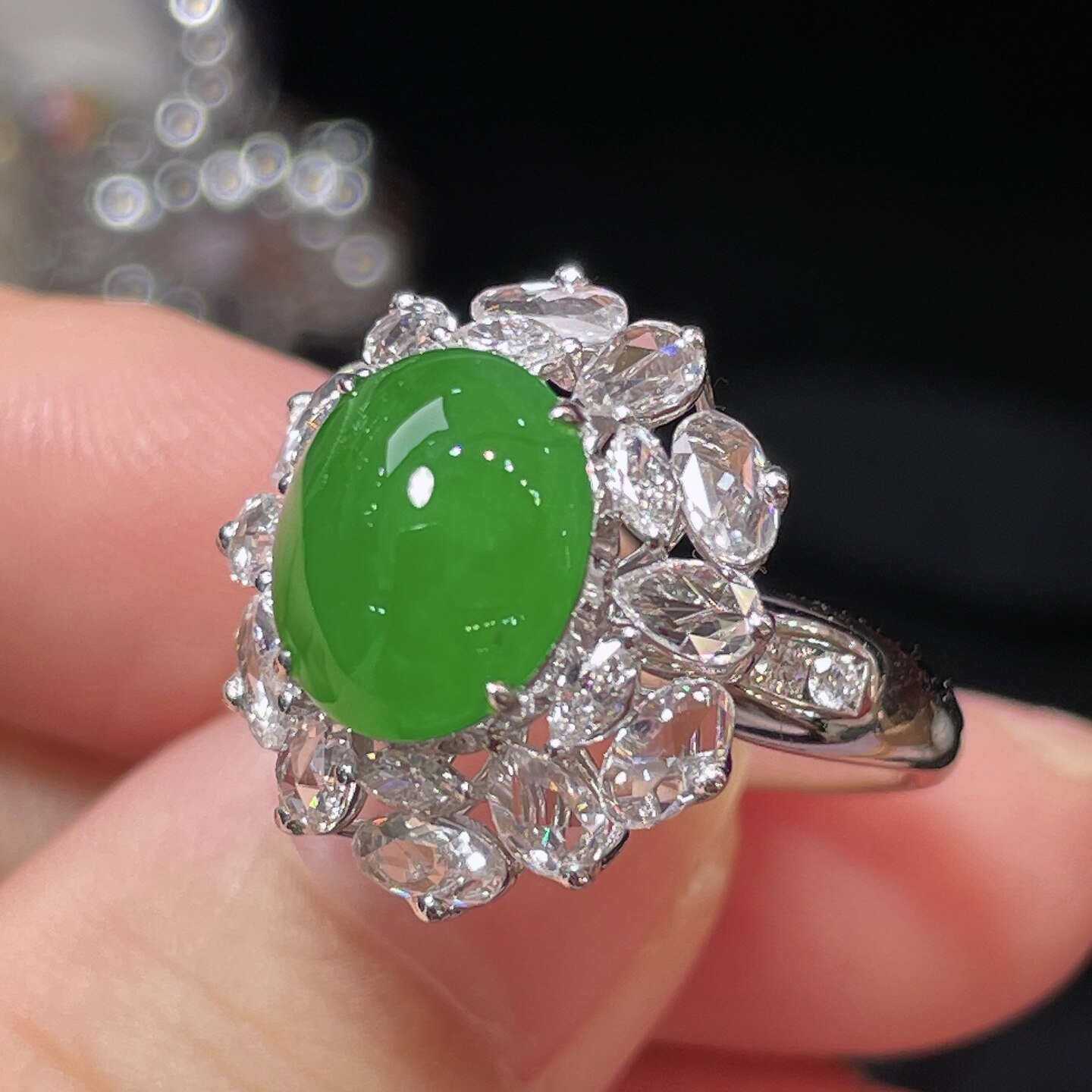Cuiqin Emperor Bingyang Green Cabochon Ring 18k gold diamond inlaid with natural A-grade jadeite full and translucent