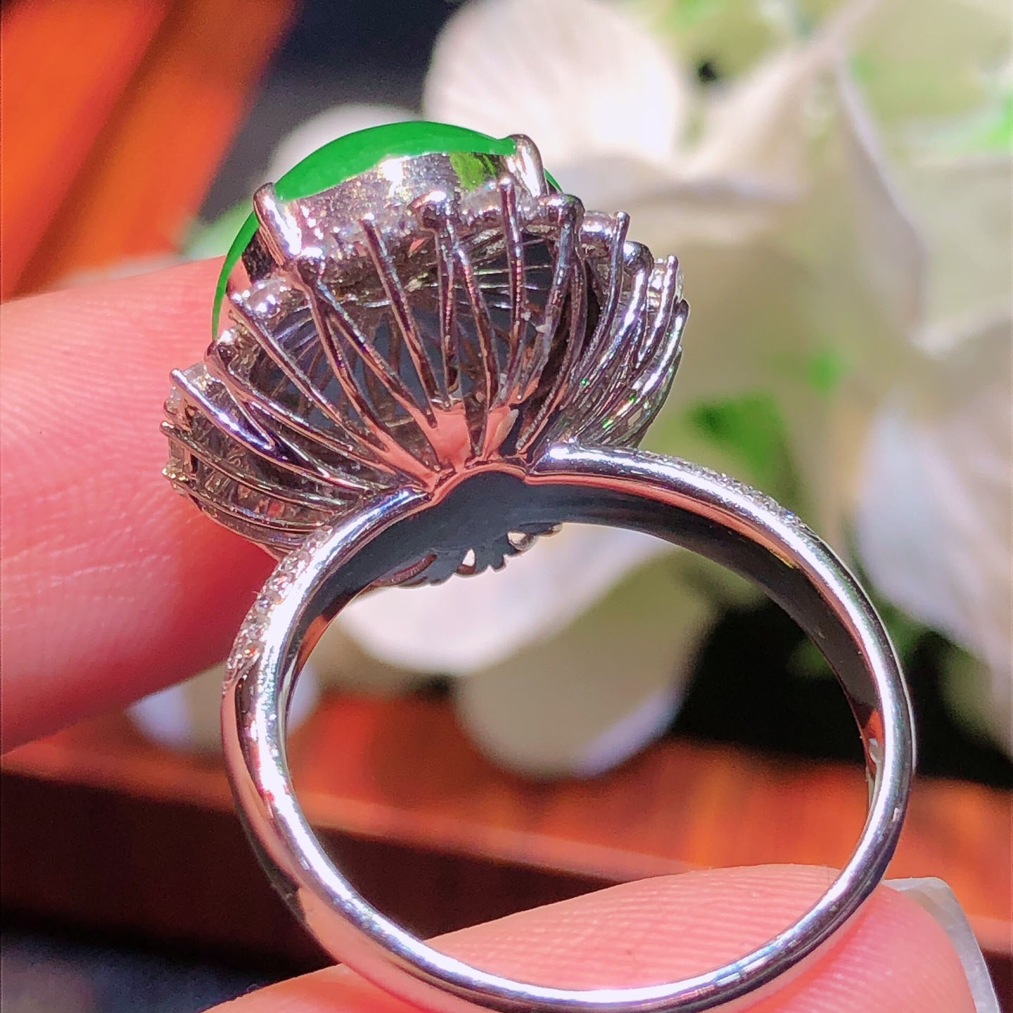 Cuiqin Emperor Bingyang Green Cabochon Ring 18k gold diamond inlaid with natural A-grade jadeite full and translucent