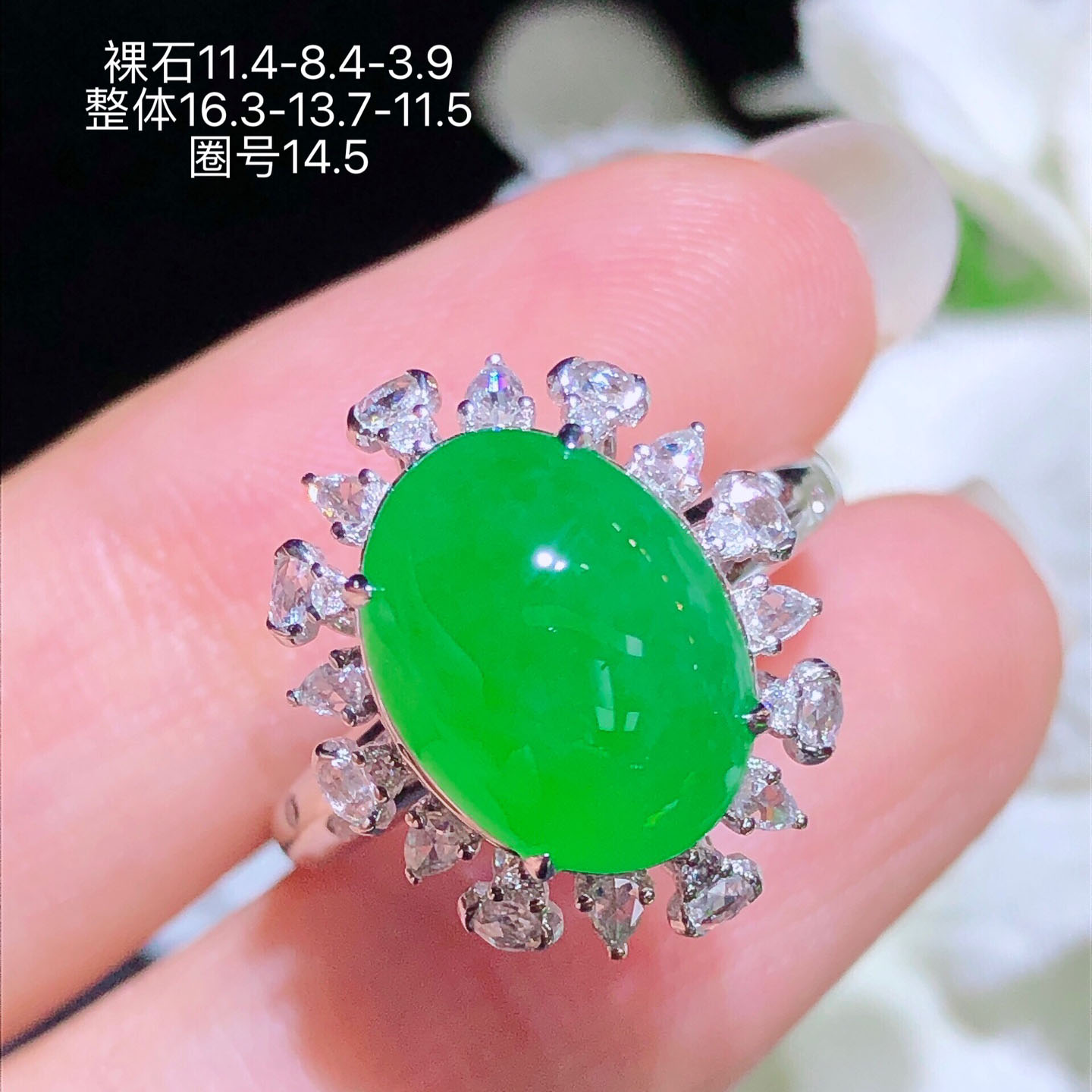 Cuiqin Emperor Bingyang Green Cabochon Ring 18k gold diamond inlaid with natural A-grade jadeite full and translucent