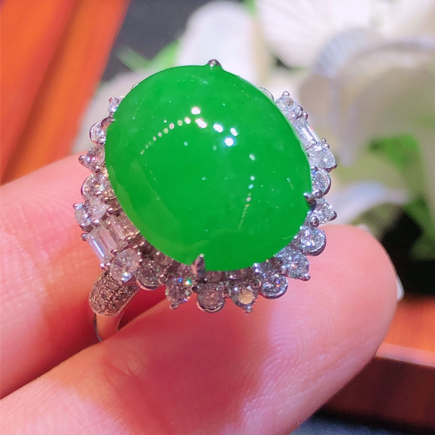 Cuiqin Emperor Bingyang Green Cabochon Ring 18k gold diamond inlaid with natural A-grade jadeite full and translucent