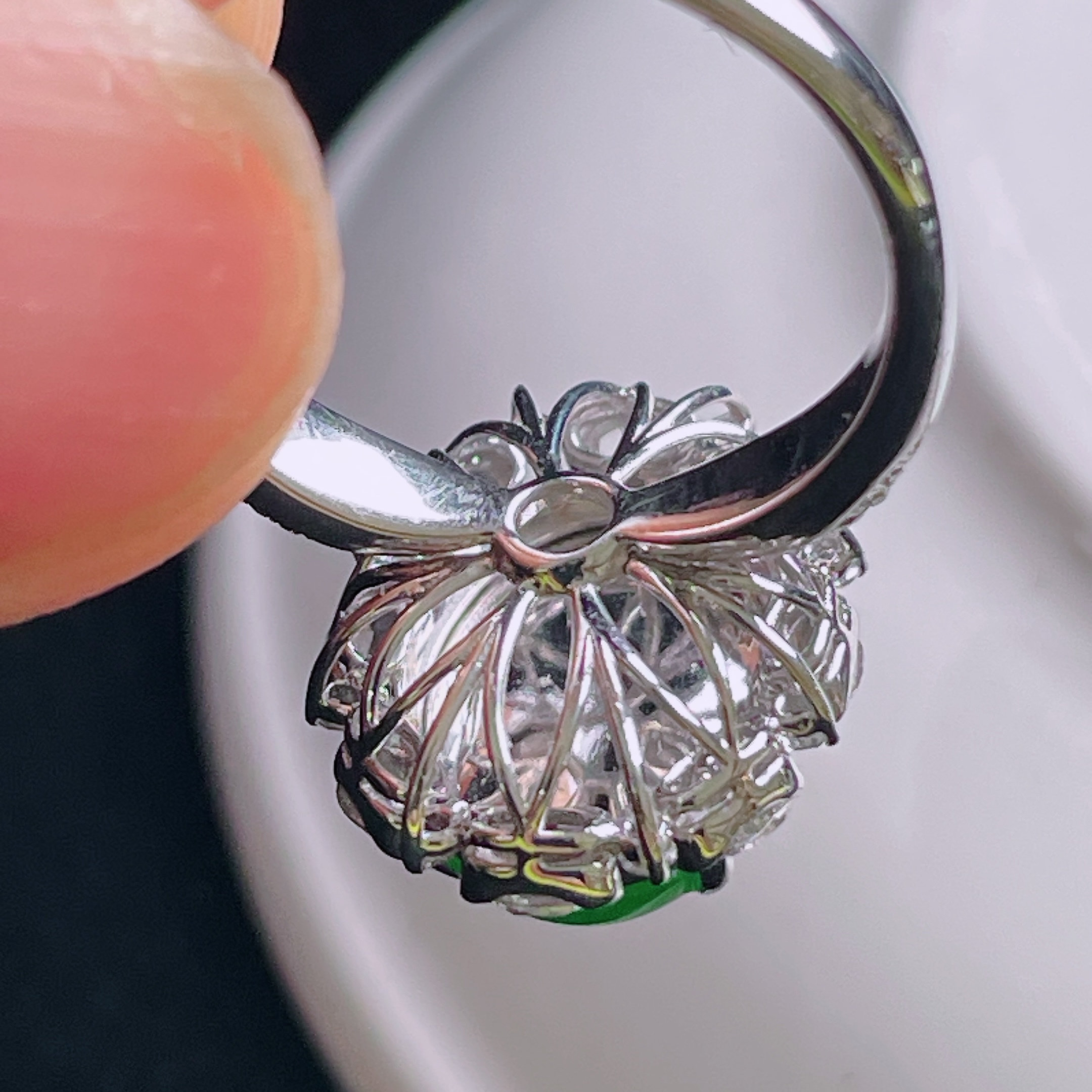 Cuiqin Emperor Bingyang Green Cabochon Ring 18k gold diamond inlaid with natural A-grade jadeite full and translucent