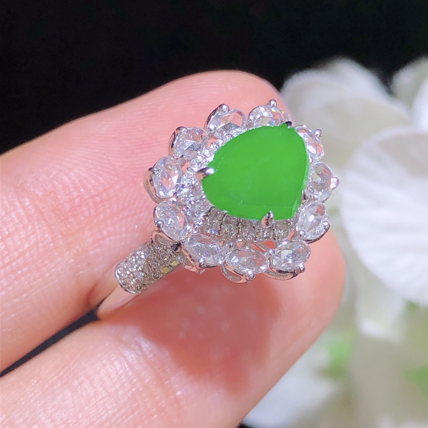 翠秦之皇冰阳绿心形戒指 18k金镶嵌天然缅甸翡翠A货水润细腻种老 - 图0