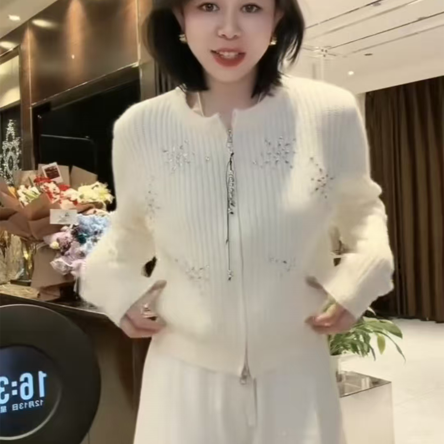 韩系高级感重工烫钻圆领拉链针织开衫女时尚气质百搭显瘦毛衣外套,淘宝优惠券,粉丝福利购,淘宝优惠卷