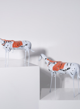 轻奢软装流浪马背上女孩创意新中式镂空抽象马样板房售楼处装饰品