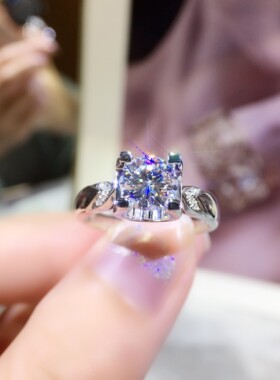 莫桑石燕尾牛头戒指简约