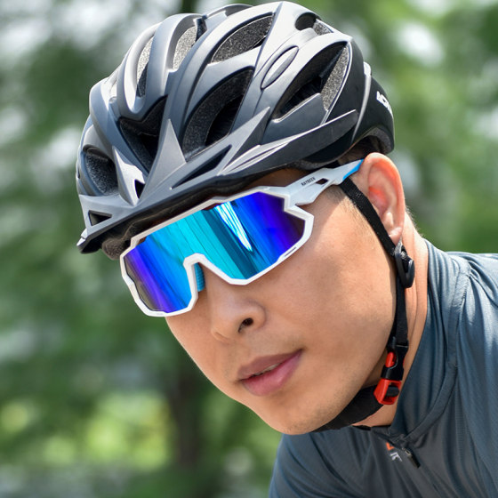 Color-changing cycling glasses for day and night use