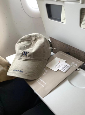 METWO卡其色字母刺绣鸭舌帽显脸小水洗做旧软顶棒球帽子女遮阳帽
