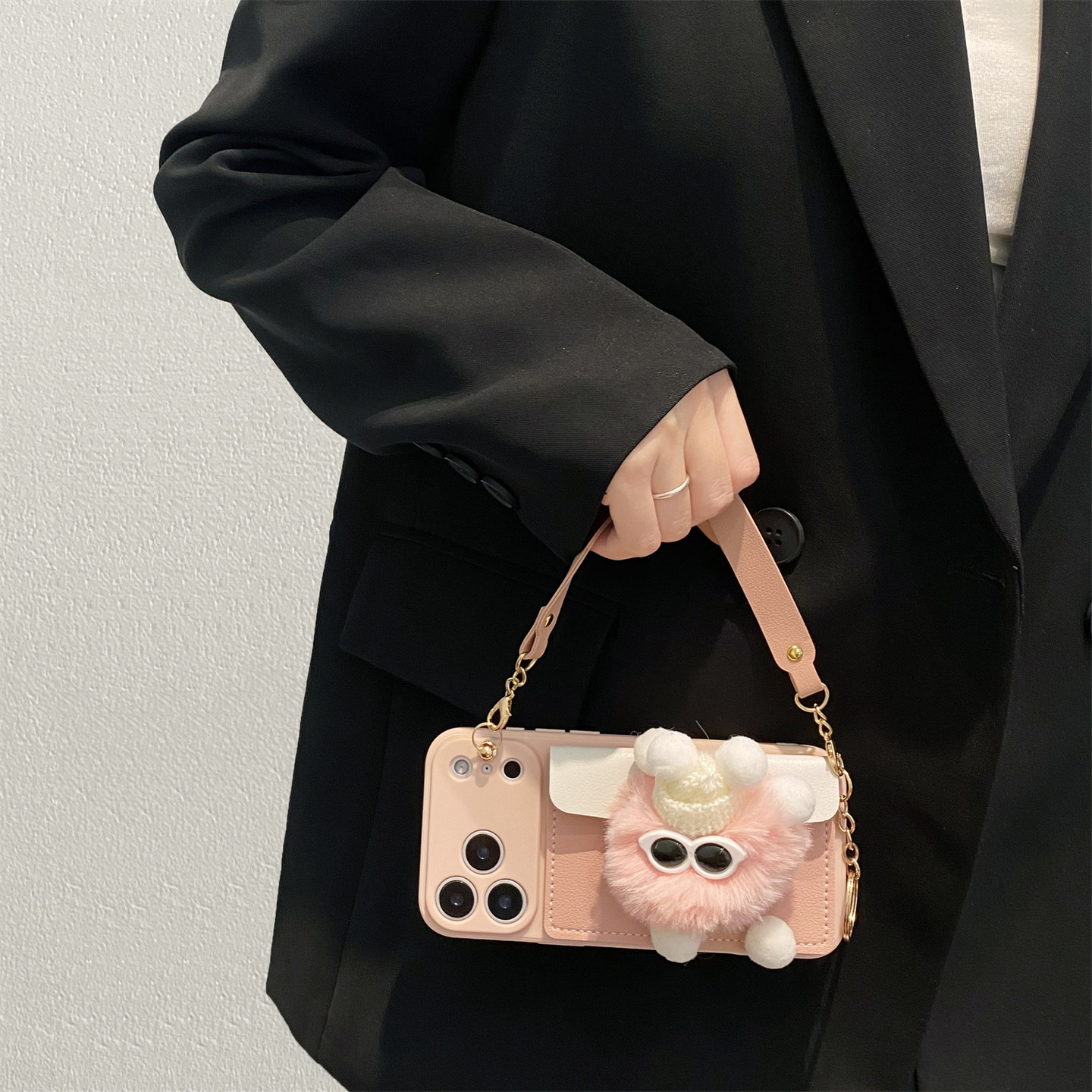 粉色毛绒煤球零钱包适用iPhone17promax苹果16pro手机壳15新款13斜跨挂绳14皮质11/xs女款16plus卡通12保护套,淘宝优惠券,粉丝福利购,淘宝优惠卷