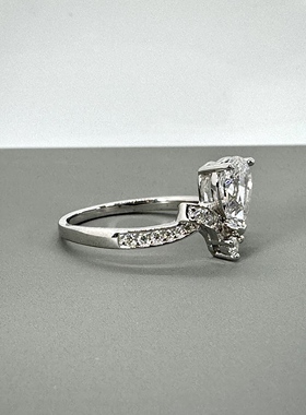 梦幻婚纱水滴1克拉银镶钻戒女款