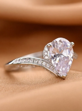 心尖挚爱2克拉梨形戒指人工钻饰品钻戒时尚新款豪华订婚戒指闪耀
