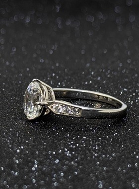 天空之境椭圆2克拉戒指