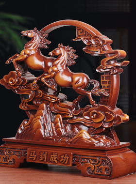 马到成功中式客厅玄关酒柜摆件