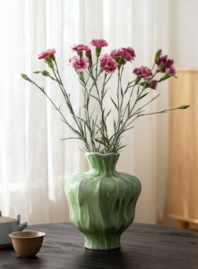 新中式绿色陶瓷花瓶竖纹摆件