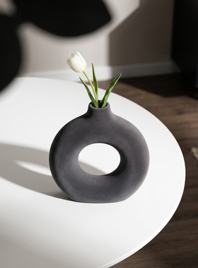 现代简约陶瓷花瓶镂空圆环摆件