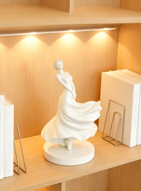 现代简约白色人物雕塑装饰摆件