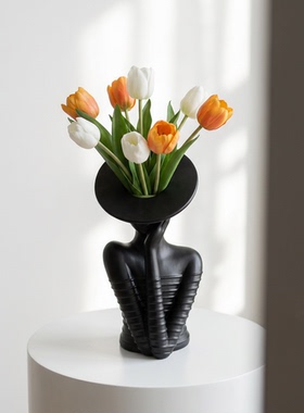 轻奢黑色创意人物造型花瓶摆件