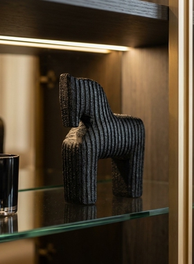 现代简约木质黑色小马摆件