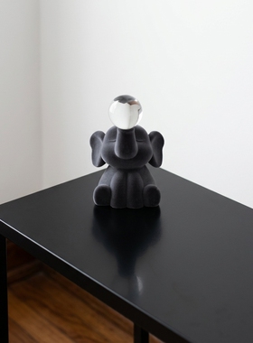 高级感灰色小象毛绒桌面摆件