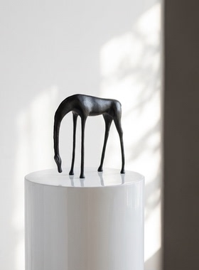 现代简约黑色金属鹿摆件