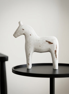 白色木雕小马摆件马年家居挂件
