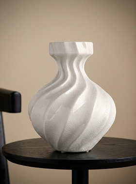 轻奢白色不规则曲线陶瓷花瓶摆件