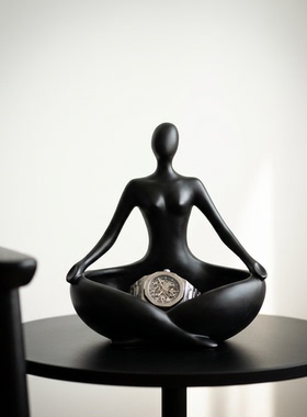 极简瑜伽人物黑色树脂摆件