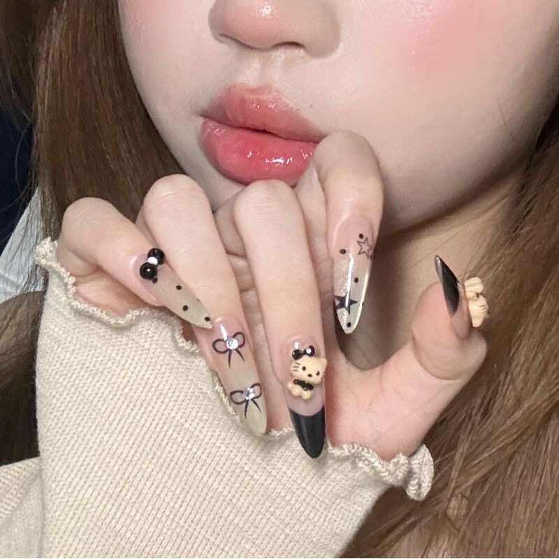 新款卡通渐变手工穿戴甲中长款ins纯欲风美甲高级感指甲贴片,淘宝优惠券,粉丝福利购,淘宝优惠卷