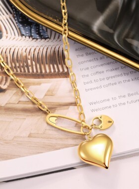新款潮流小众设计ins风钛钢爱心钥匙吊坠项链气质不规则锁骨链女