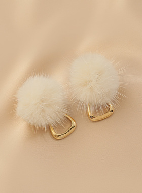 花迹毛绒球球耳环2026新款爆款时尚百搭秋冬季耳饰网红爆款耳钉