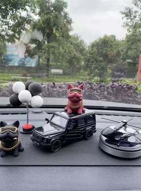 可爱斗牛犬法斗车载香水汽车香薰摆件车内持久香氛太阳能飞机装饰