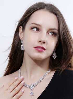 奢华爆闪莫桑钻吊坠项链女套装