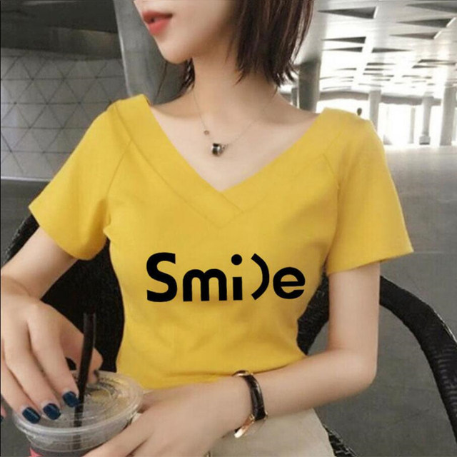 ເສື້ອທີເຊີດຝ້າຍທີ່ມີຄໍ V-neck ຂະຫນາດໃຫຍ່ໃນຊ່ວງລຶະເບິ່ງຮ້ອນທີ່ມີແຂນສັ້ນຂອງແມ່ຍິງ