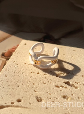 白色手工滴油珐琅镀金环扣开口戒