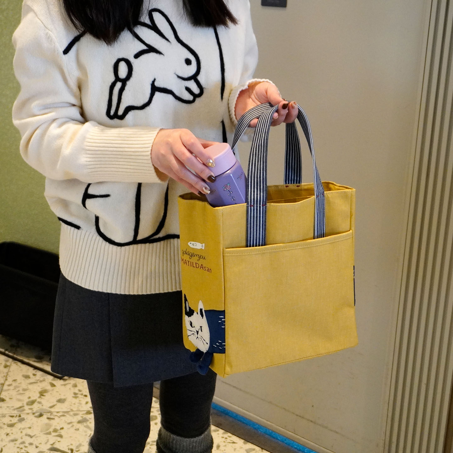 日本Kusuguru刺绣玛蒂尔达多隔层手提包精致贴布通勤水杯位帆布包,淘宝优惠券,粉丝福利购,淘宝优惠卷