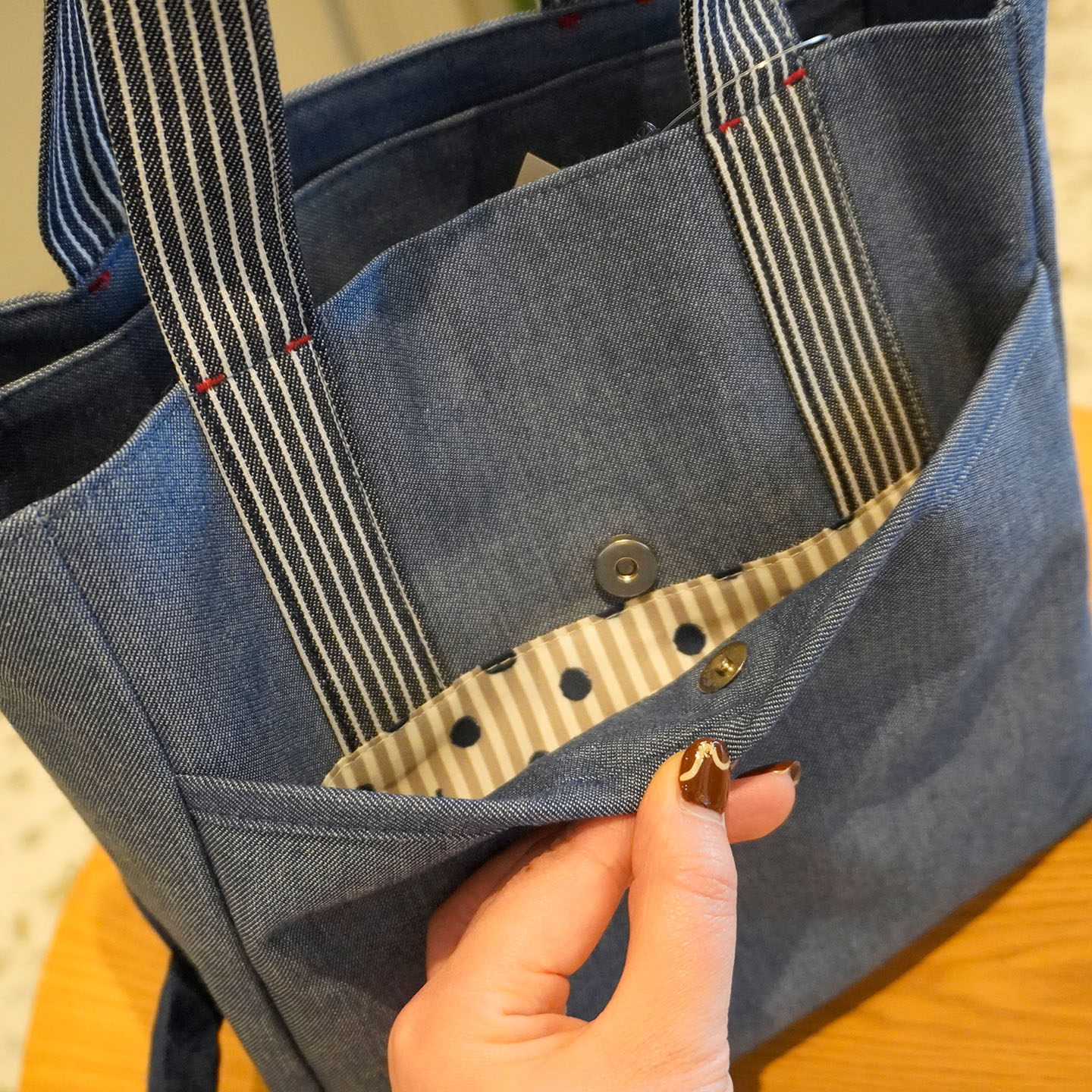 日本Kusuguru刺绣玛蒂尔达多隔层手提包精致贴布通勤水杯位帆布包,淘宝优惠券,粉丝福利购,淘宝优惠卷