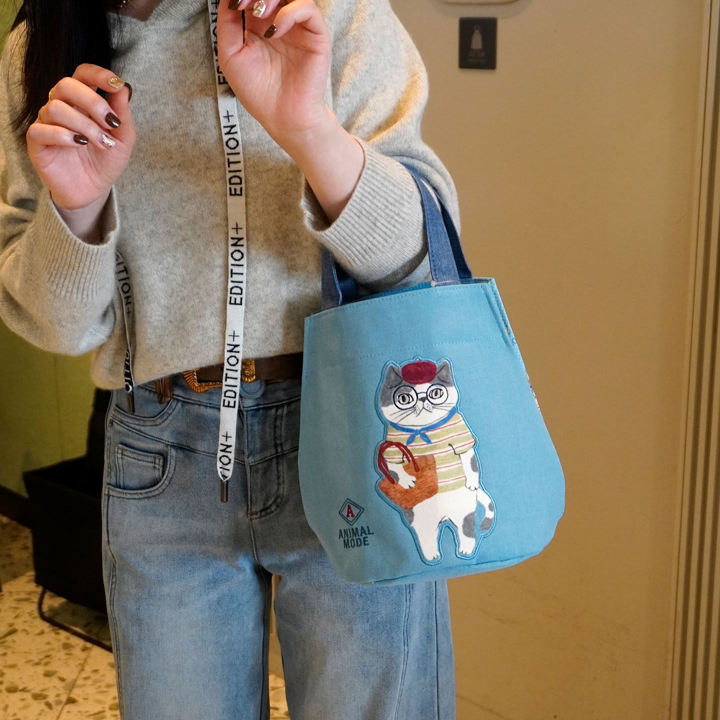 25冬新款日本kusuguru正品刺绣水桶包通勤手提包精美贴布焖烧壶包,淘宝优惠券,粉丝福利购,淘宝优惠卷