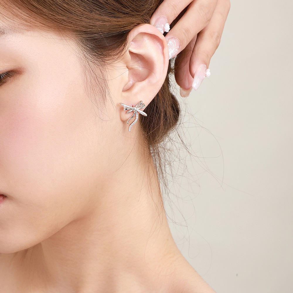  周大生饰品耳钉