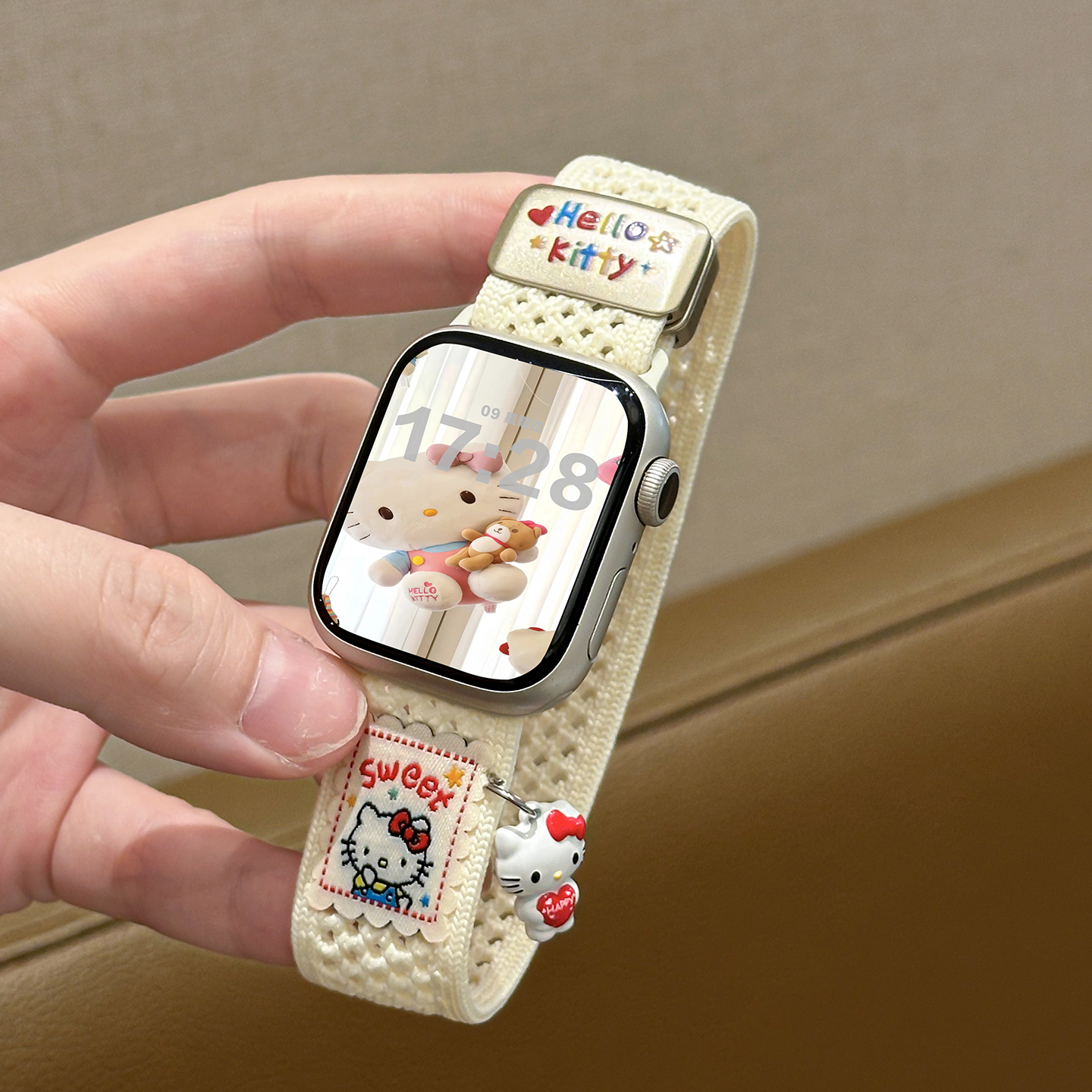 适用苹果手表KT猫尼龙编织磁吸表带applewatchS11/10/9/8可爱卡通挂饰吊坠iWatch新款SE透气Ultra运动腕带女 - 图1