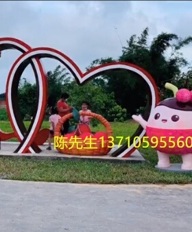 定制荔枝IP卡通人物雕塑玻璃钢