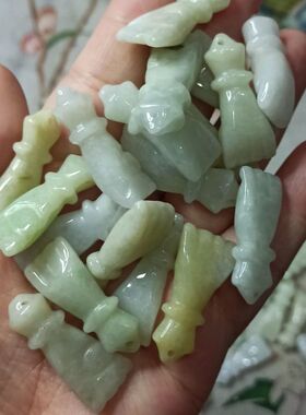 天然A货翡翠吊坠掌上明珠