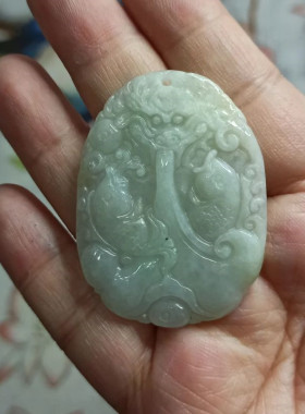 翡翠吊坠绿底飘花鱼牌年年有鱼