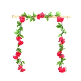 Симуляция розовая фальшивая виноградная лоза Пластическая виноградная лоза, обернутая вокруг воздушных кондиционеров в гостиной, чтобы покрыть декоративные виноградные зеленые растения